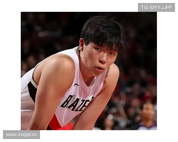 杨瀚森喝蛋白粉像喝水，训练完直接干掉一整桶