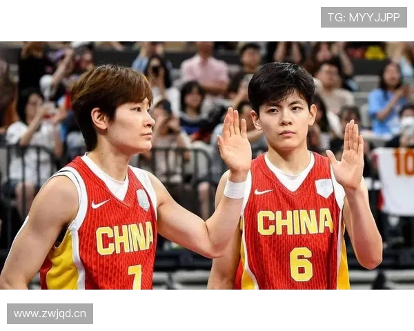 看到杨舒予的机场照，随手一摆像把我两年工资打包走