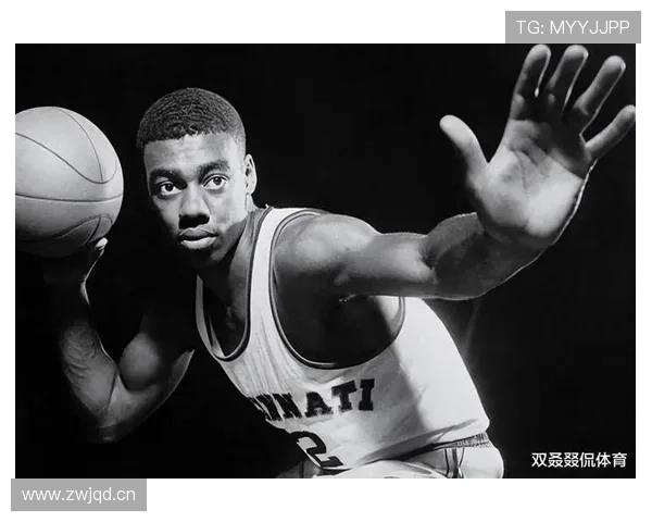 奥斯卡·罗伯特森突破组织双线发力，带动球队持续高效输出