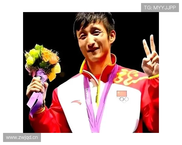 邹市明赛场上猛如虎，家里却被老婆“管”得跟小孩似的，这差距我真服了